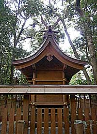 増御子神社社殿背面