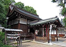 三輪坐恵比須神社拝殿近景右より
