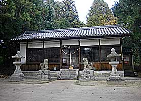 讃岐神社拝殿左より