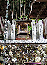 吉野杉箸神社社殿正面