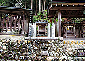 吉野杉箸神社社殿遠景
