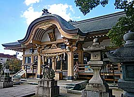 龍田神社拝殿近景左より