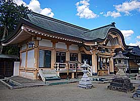 龍田神社拝殿近景右より