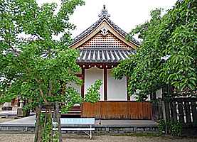 田原本津島神社拝殿左側面