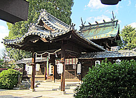 柳澤神社本殿瑞垣門左より