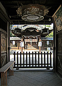 柳澤神社割拝殿より本殿を望む