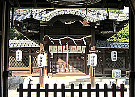柳澤神社割拝殿より本殿を望む