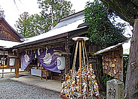 吉水神社拝殿近景左より