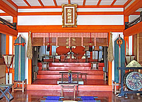 瑜伽神社拝殿内部