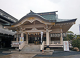 岡山神社拝殿左より