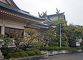 岡山神社本殿左より