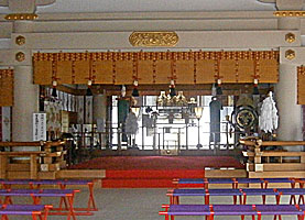 岡山神社拝殿内部