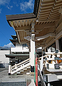 岡山神社拝殿向拝左側面
