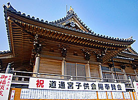 沖田神社拝殿左側面