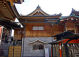 沖田神社幣殿右側面