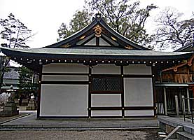 布忍神社拝殿左側面
