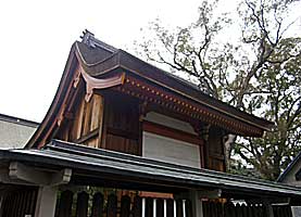 布忍神社本殿左背面