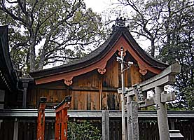 布忍神社本殿左側面