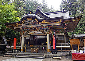 寶登山神社拝殿左より