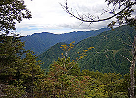 三峯神社三峰山遠景