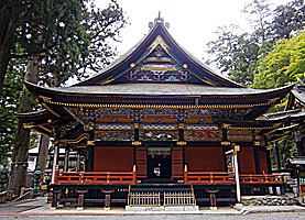 三峯神社拝殿左側面