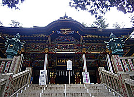 三峯神社拝殿近景