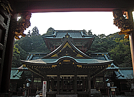 静岡浅間神社楼門より大拝殿を臨む