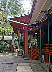 赤坂氷川神社拝殿向拝左側面