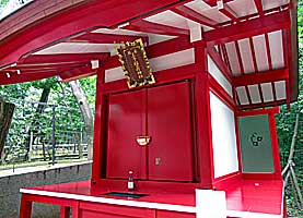 赤坂王子稲荷神社社殿近景左より