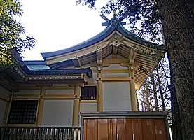 天沼八幡神社本殿左側面