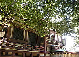 新宿諏訪神社社殿