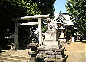 新宿諏訪神社参道