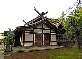代田八幡神社拝殿左より