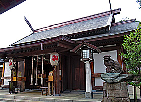 代田八幡神社拝殿近景左より