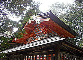拝島山王日吉神社本殿左背面