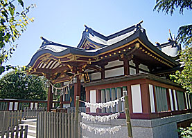 ?田神社拝殿近景左より