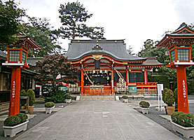 東伏見稲荷神社拝殿遠景