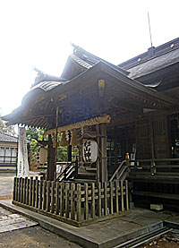 平尾杉山神社拝殿向拝左より