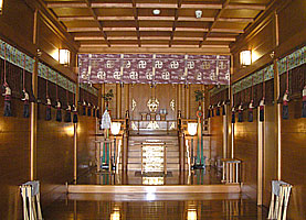 平田神社拝殿内部遠景