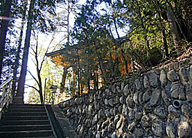 稲足神社社殿遠景