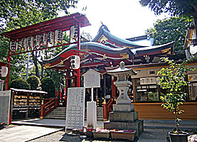 居木神社拝殿左より