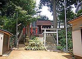 石川神社社殿遠景