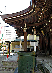 磐井神社拝殿向拝左側面