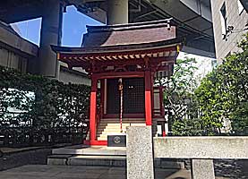日本橋兜神社社殿左より