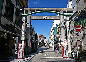 亀戸香取神社参道入口
