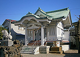 亀高神社拝殿左より