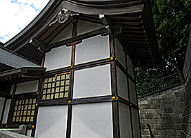 小山田上根神社本殿左背面