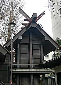 高円寺氷川神社本殿左側面