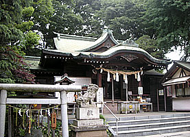 小岩神社拝殿左より