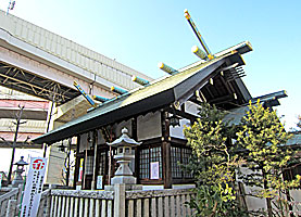 小菅神社拝殿近景左より